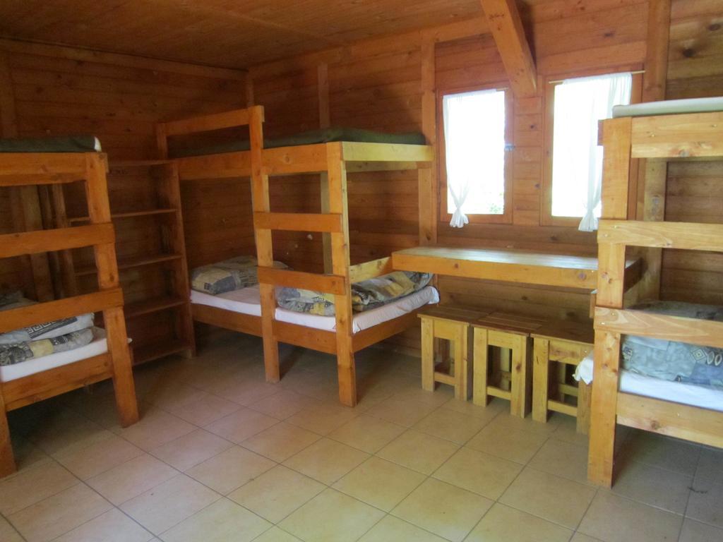 Nyirfaliget Lovaskemping Es Turistahaz Hotel Nyíregyháza Kamer foto