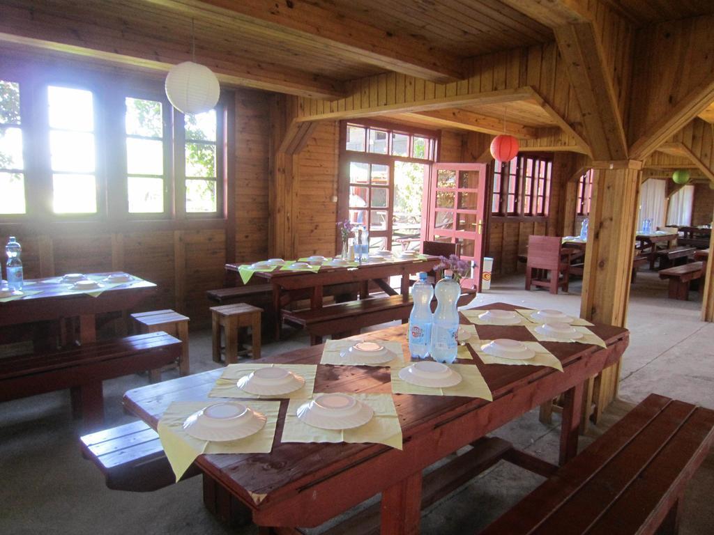 Nyirfaliget Lovaskemping Es Turistahaz Hotel Nyíregyháza Kamer foto