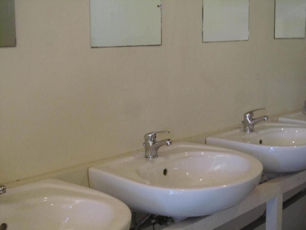 Nyirfaliget Lovaskemping Es Turistahaz Hotel Nyíregyháza Kamer foto