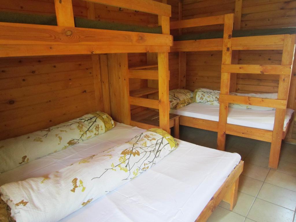 Nyirfaliget Lovaskemping Es Turistahaz Hotel Nyíregyháza Kamer foto
